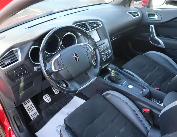 DS Automobiles DS4 9