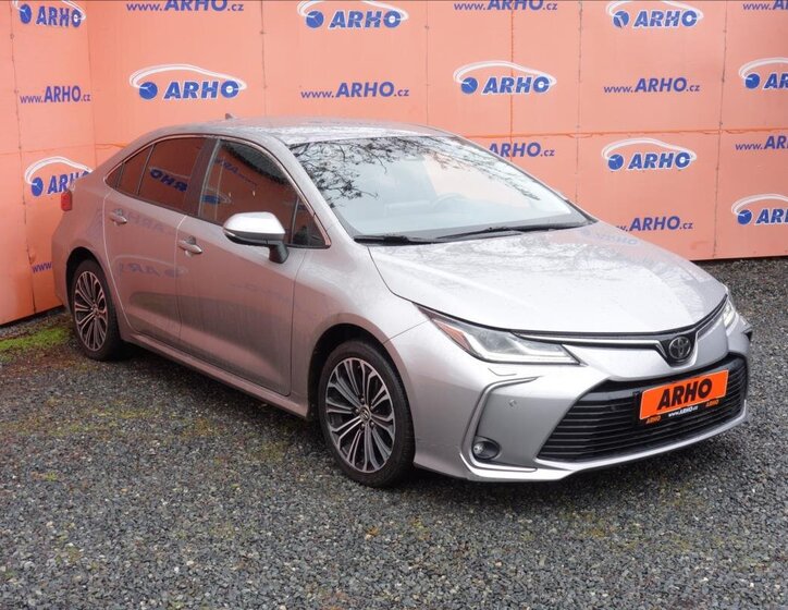 Toyota Corolla Sedan / Limuzína 1,6 l 97 kw
