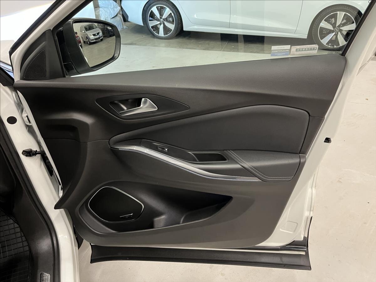 Opel Grandland X SUV 1,2 l 96 kw