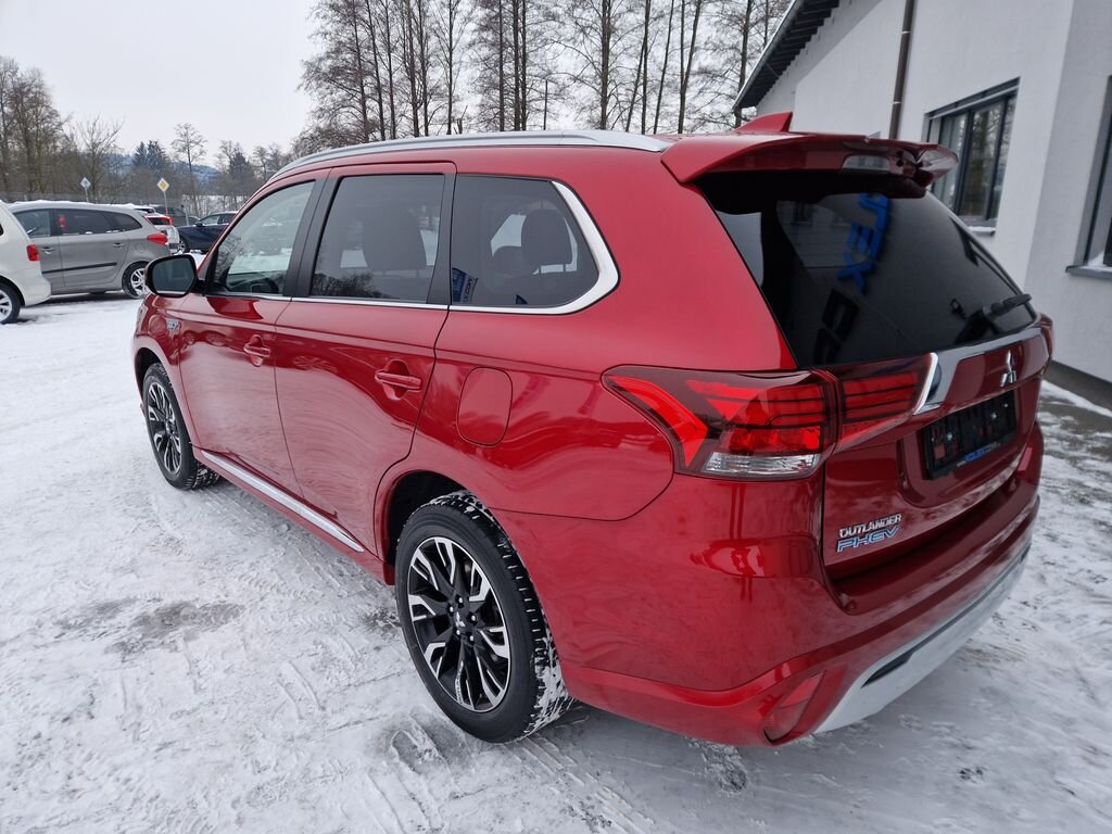 Mitsubishi Outlander SUV 2,4 l 165 kw