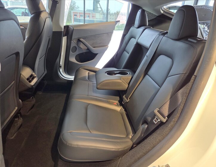 Tesla Model Y SUV / Terénní 0,0 393 kw