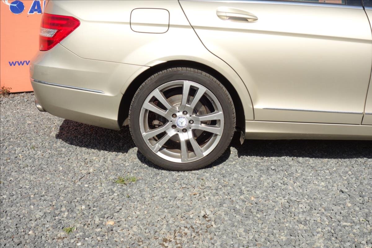 Mercedes-Benz Třídy C Sedan 3,0 l 170 kw