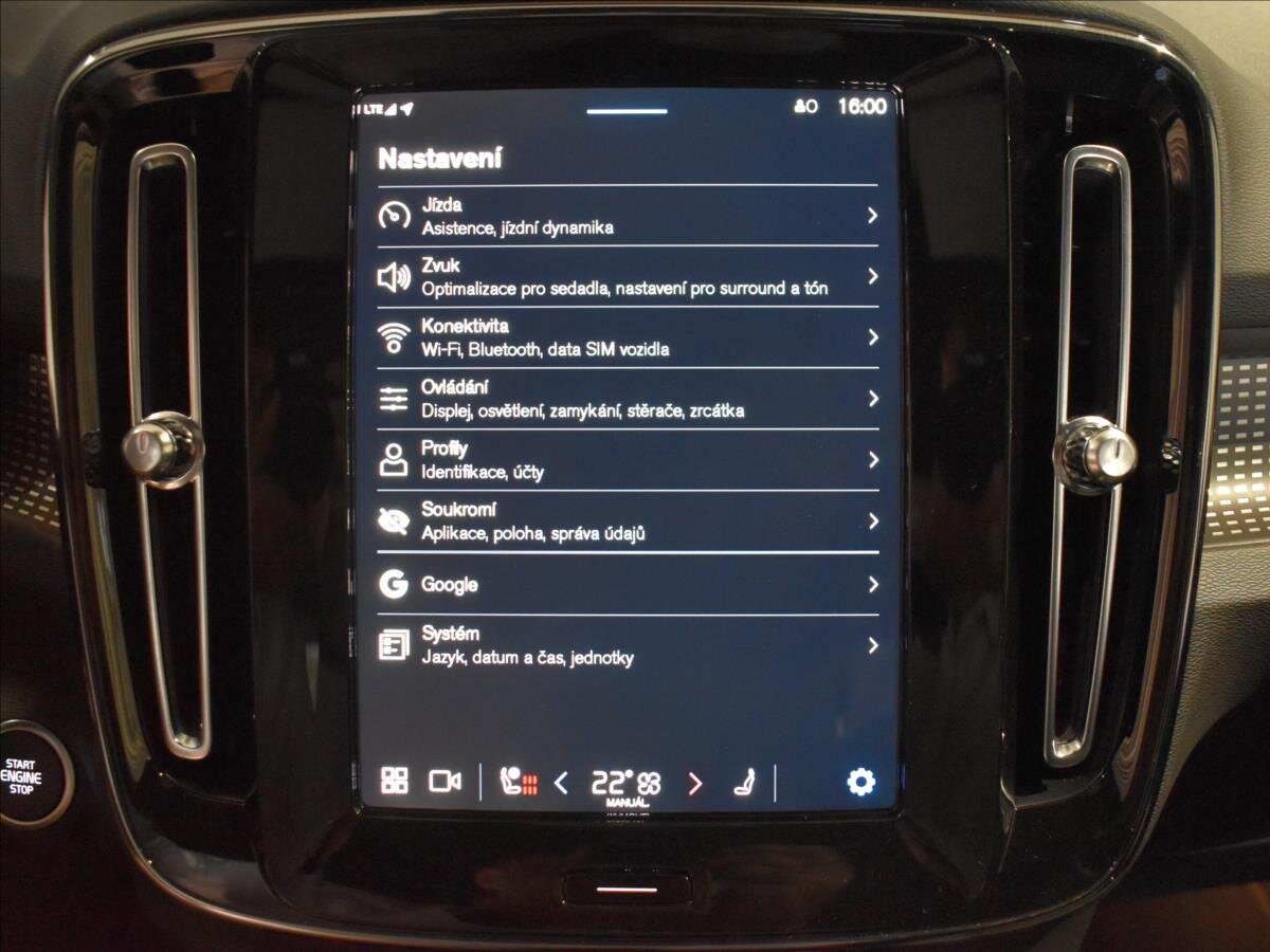 Volvo XC40 SUV / Terénní 2,0 l 145 kw