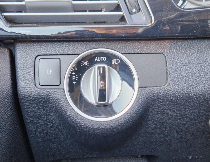 Mercedes-Benz Třídy E Sedan / Limuzína 3,0 l 195 kw