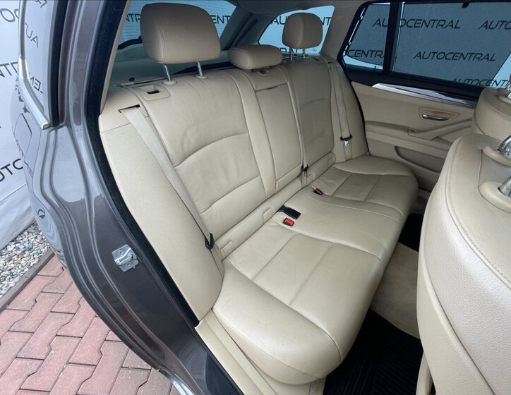 BMW Řada 5 Kombi 3,0 l 180 kw