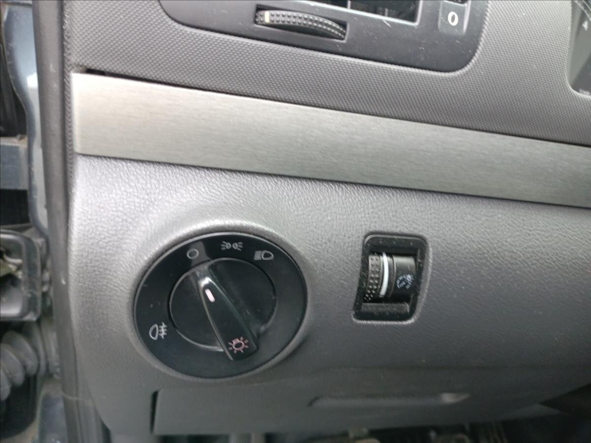 Volkswagen Sharan MPV 2,0 l 103 kw