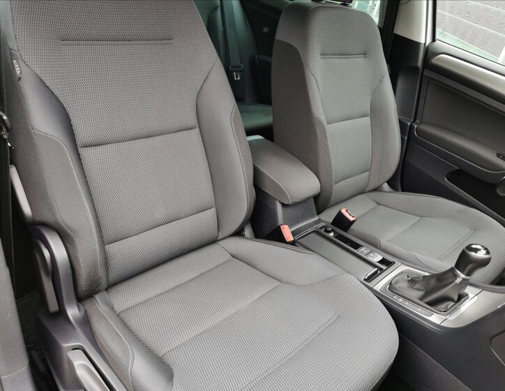 Volkswagen Golf Kombi 1,6 l 77 kw