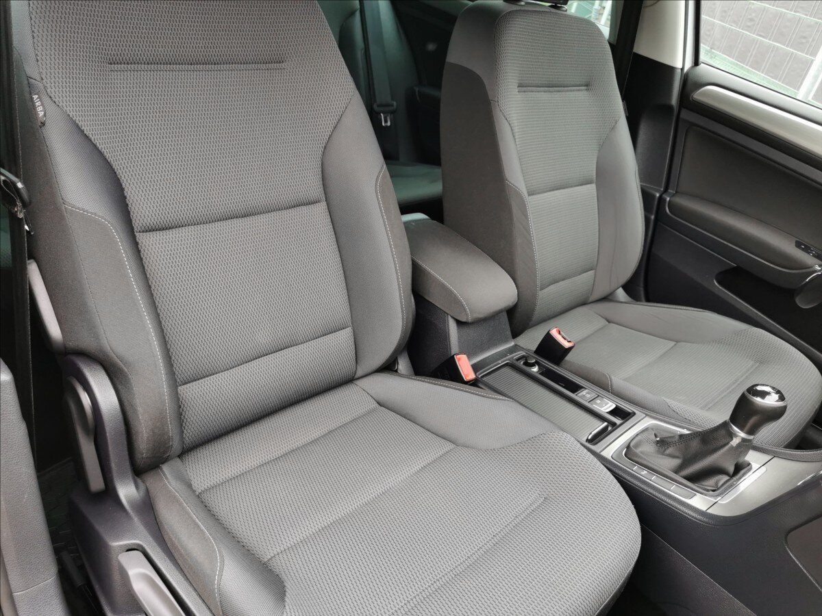 Volkswagen Golf Kombi 1,6 l 77 kw