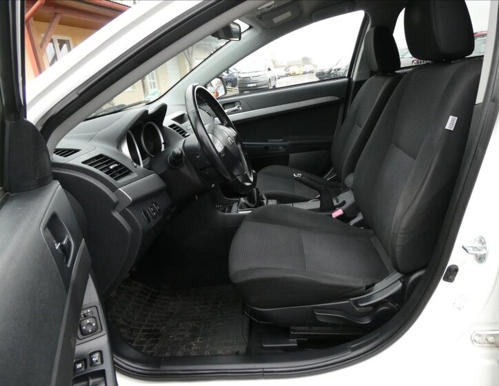 Mitsubishi Lancer 16