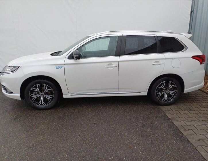 Mitsubishi Outlander Kombi 2,4 l 99 kw