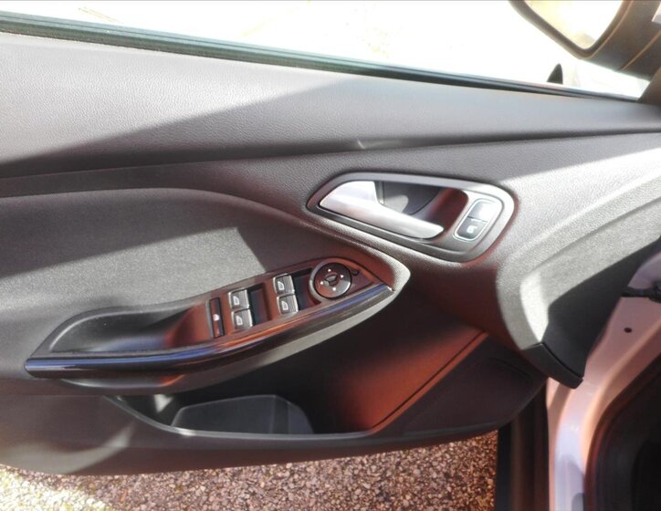 Ford Focus Kombi 999,0 92 kw