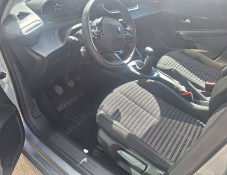 Peugeot 208 10