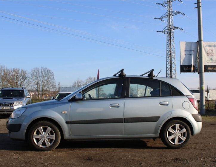 KIA Rio 8