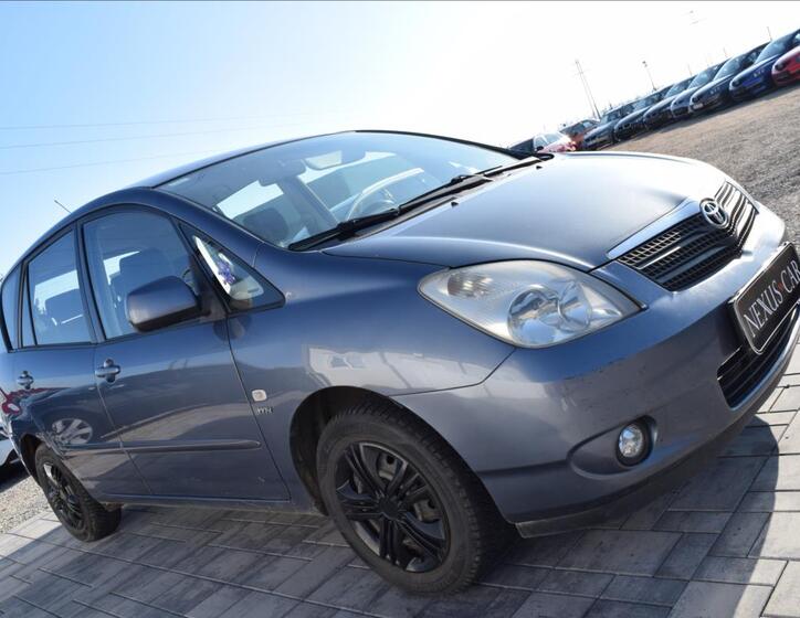 Toyota Corolla Verso 4