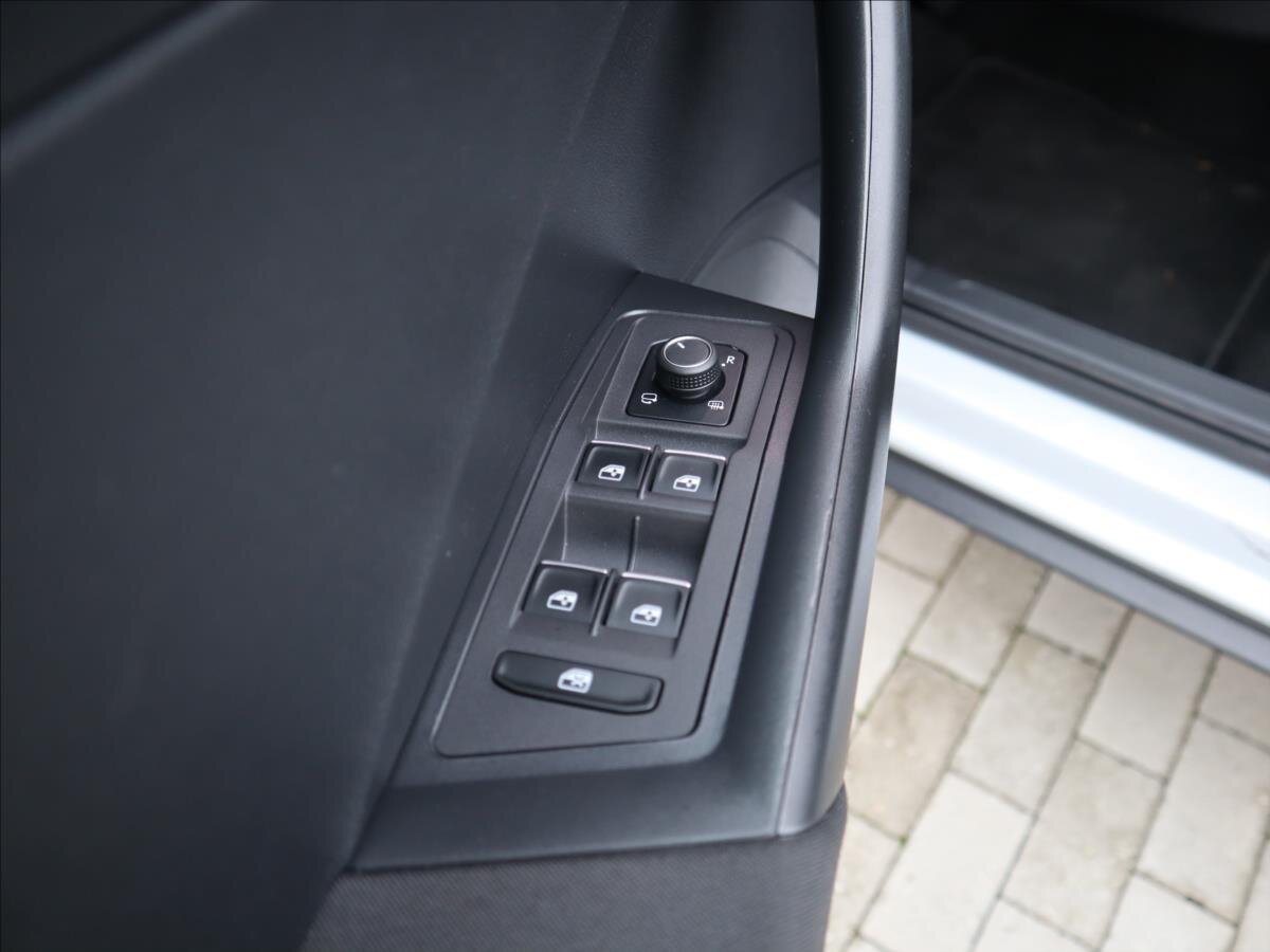 Volkswagen T-Roc CUV / Crossover 1,6 l 85 kw