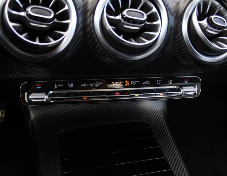 Mercedes-Benz CLA Kombi 1,3 l 193 kw