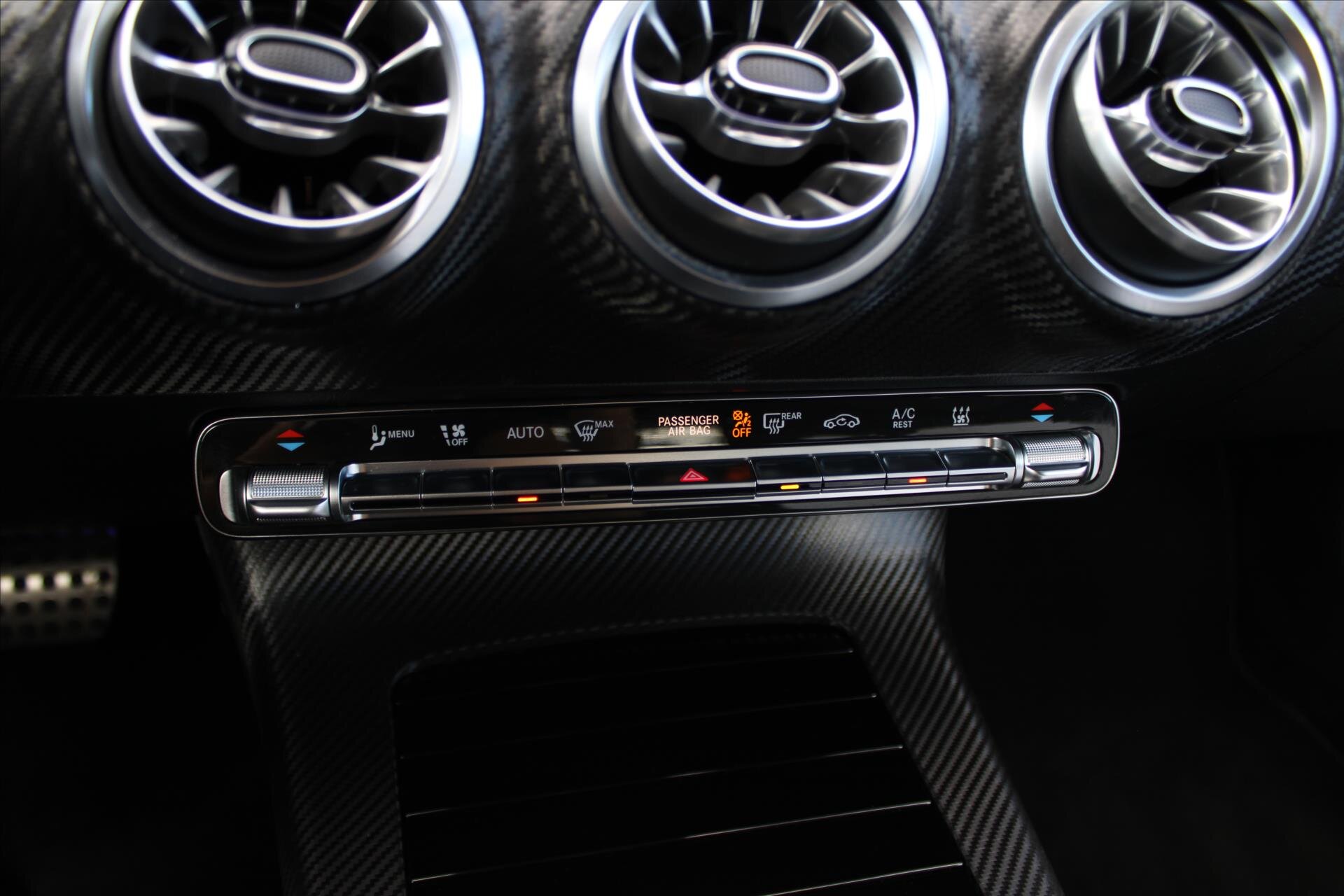 Mercedes-Benz CLA Kombi 1,3 l 193 kw