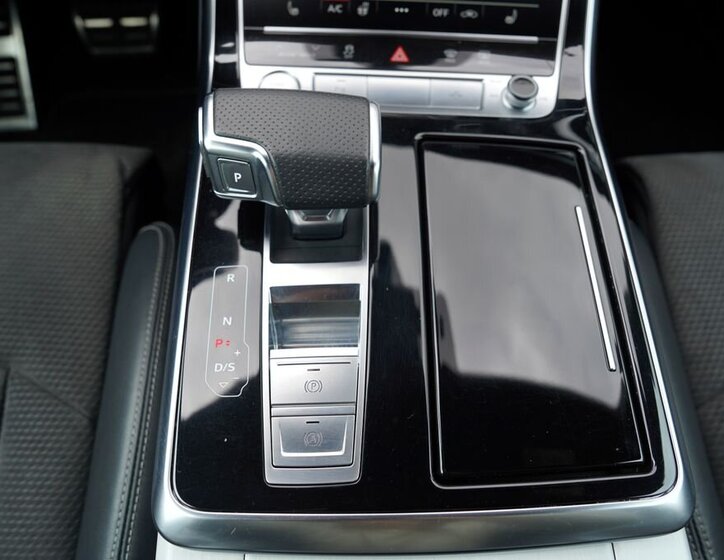 Audi Q8 SUV / Terénní 3,0 l 250 kw