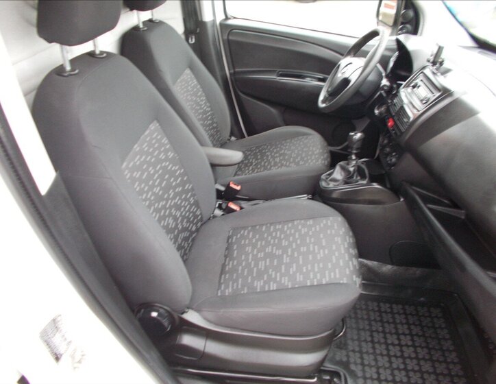 Opel Combo Skříň 1,6 l 77 kw