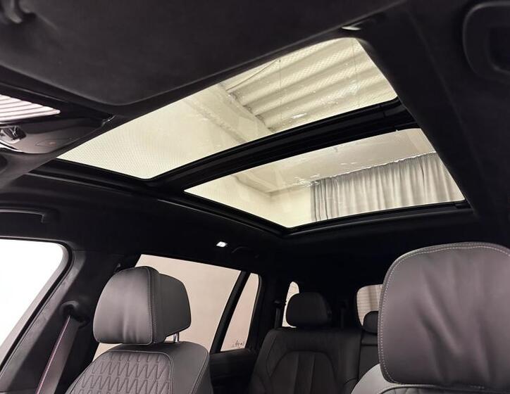 BMW X7 SUV 4,4 l 390 kw