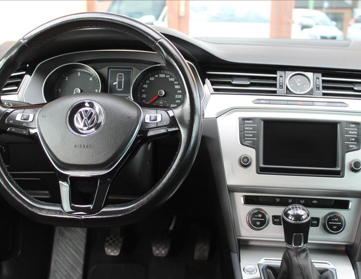 Volkswagen Passat 10