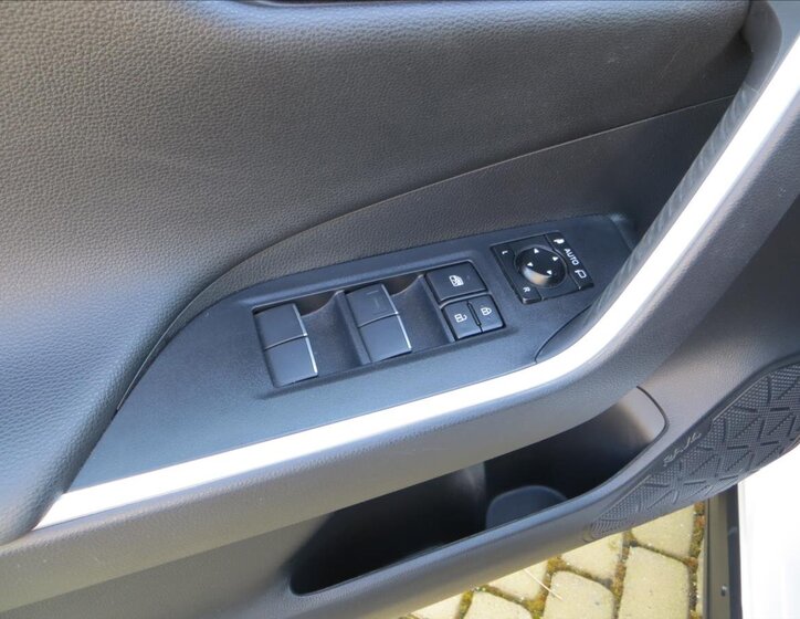 Toyota RAV4 SUV / Terénní 2,5 l 131 kw