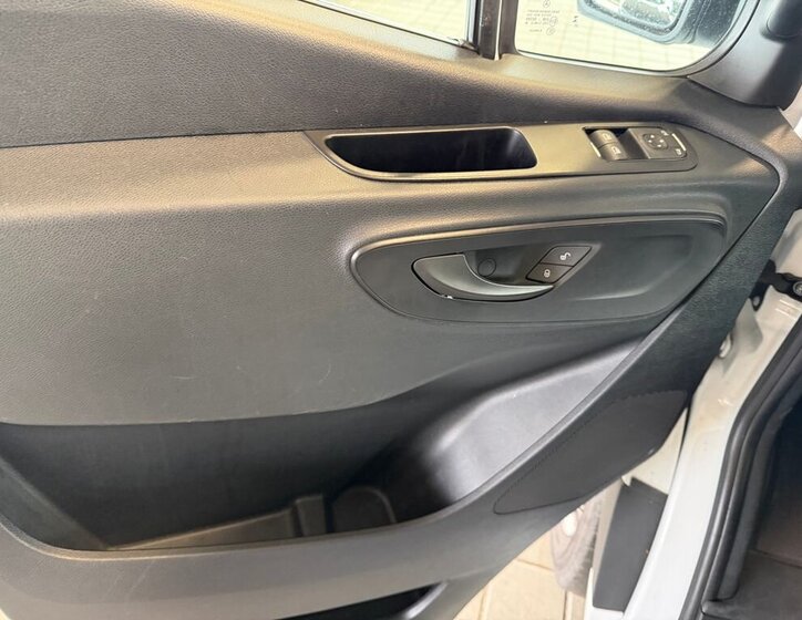 Mercedes-Benz Sprinter 9