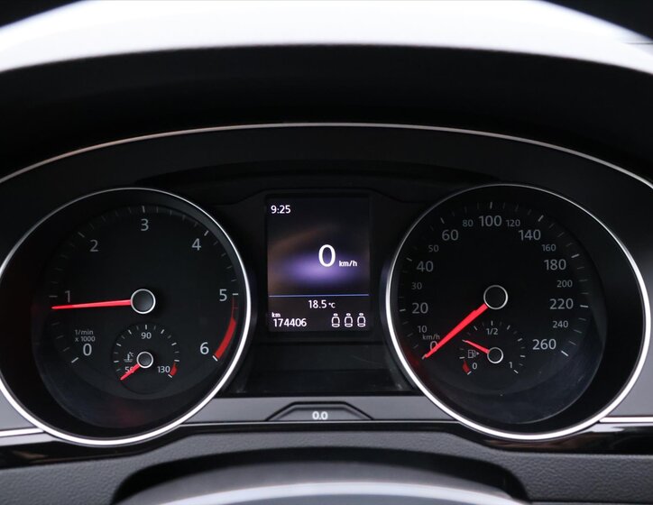 Volkswagen Passat 16