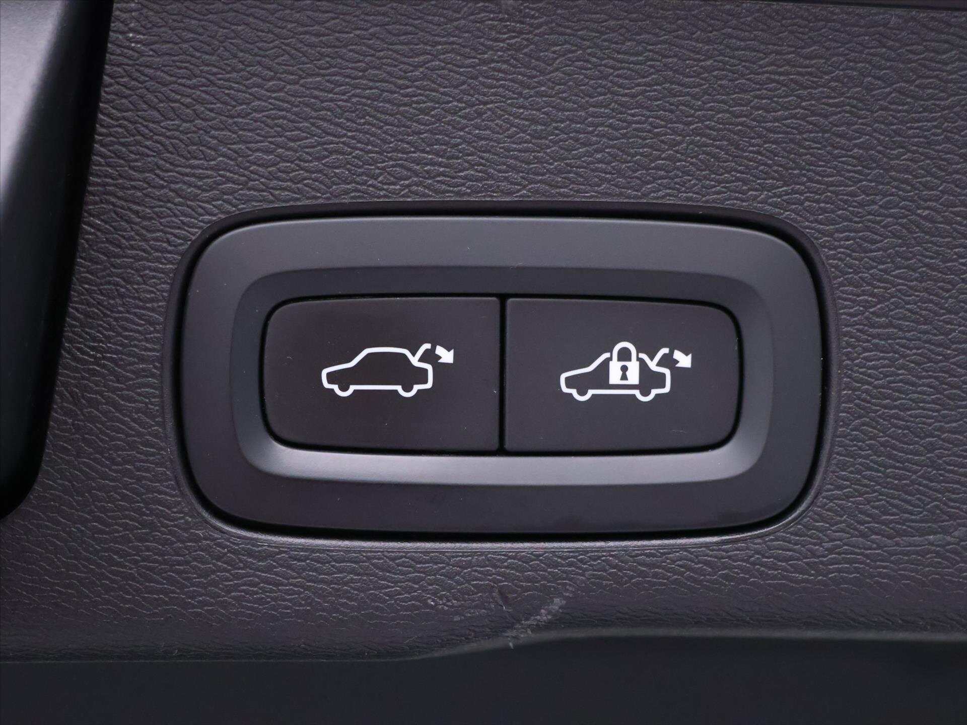 Volvo XC60 SUV / Terénní 2,0 l 173 kw