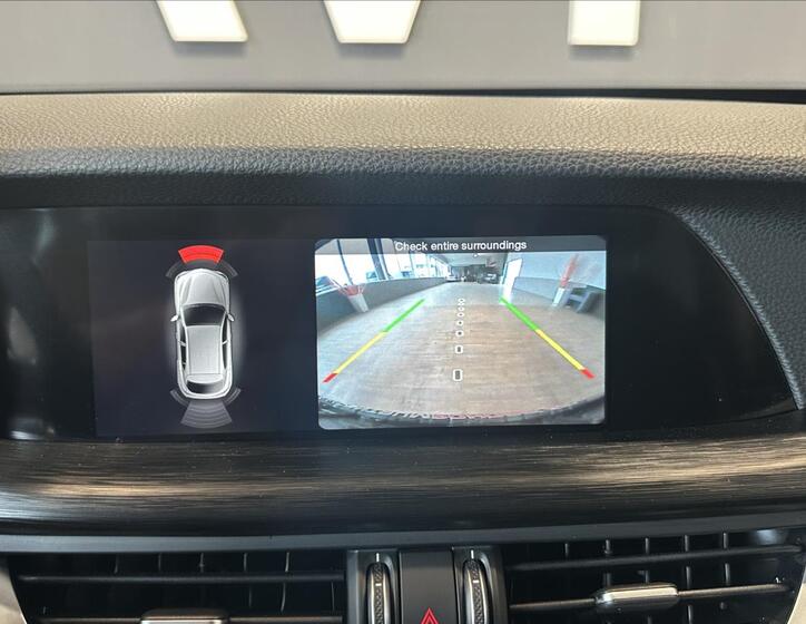 Alfa Romeo Stelvio 44