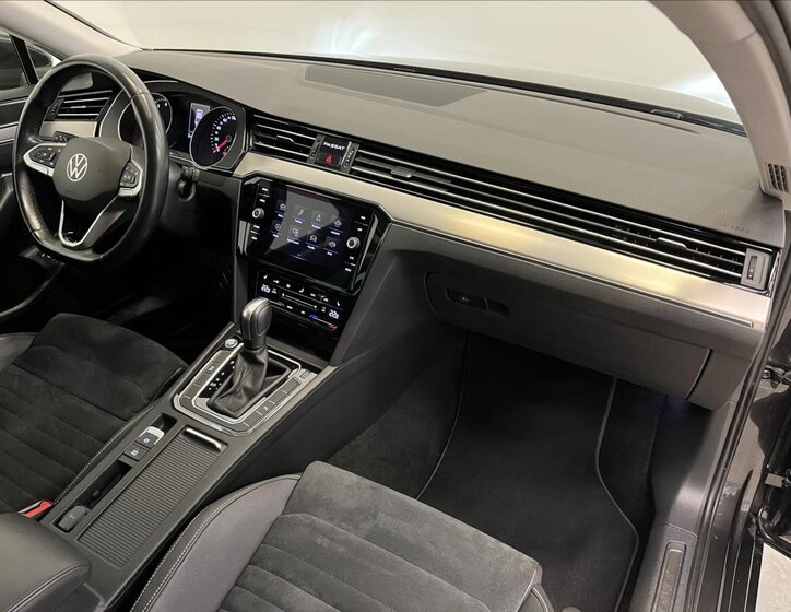 Volkswagen Passat Sedan / Limuzína 1,5 l 110 kw