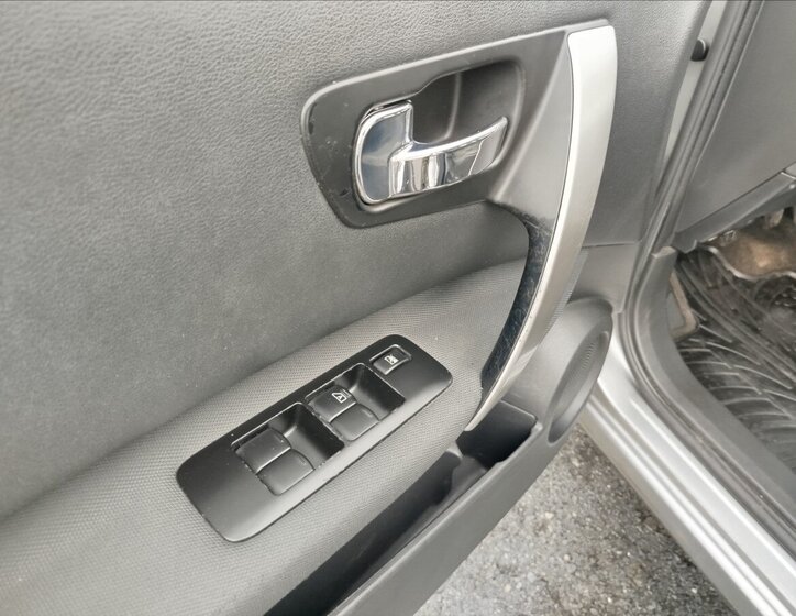 Nissan Qashqai SUV / Terénní 2,0 l 110 kw