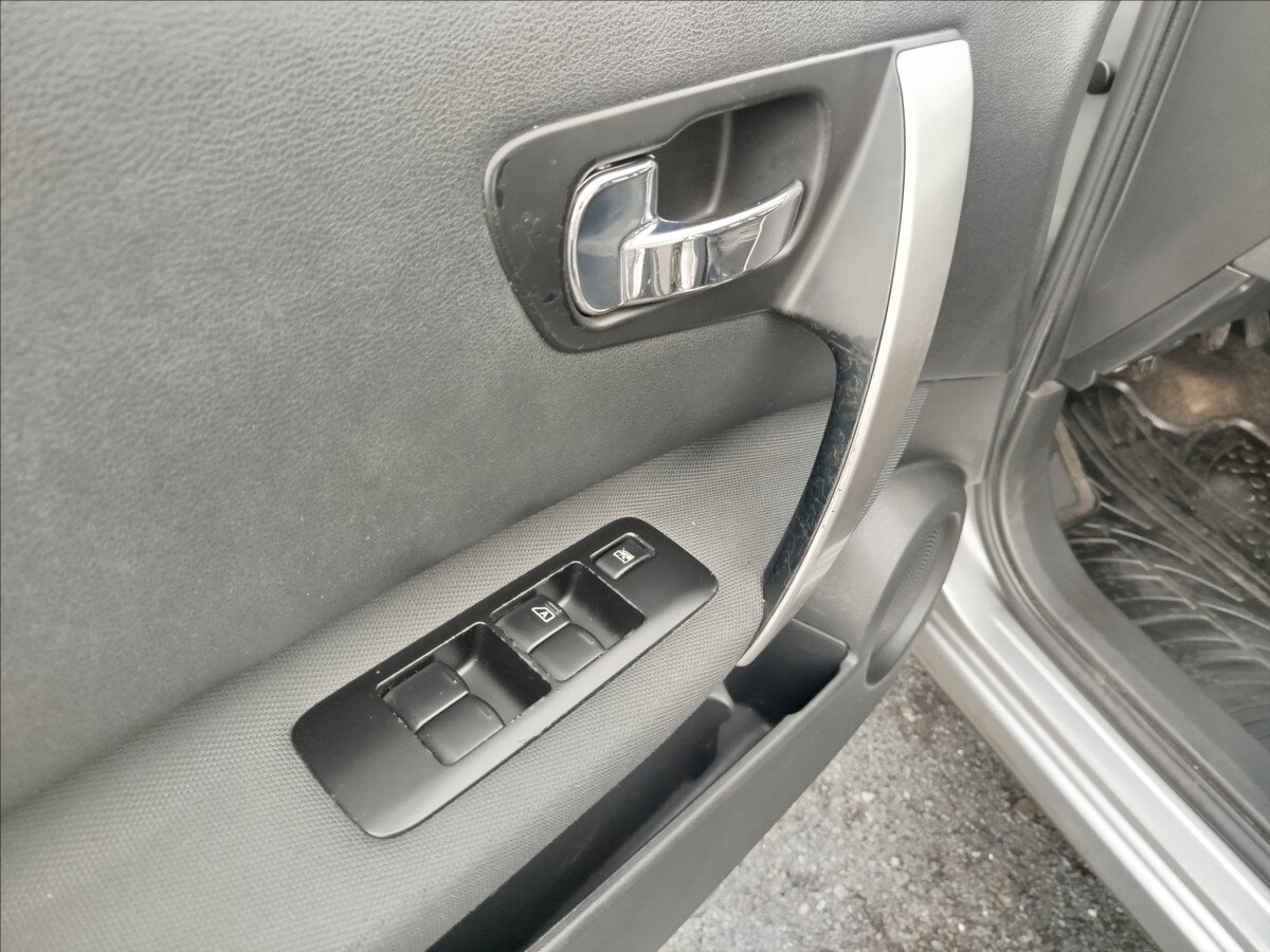 Nissan Qashqai SUV / Terénní 2,0 l 110 kw