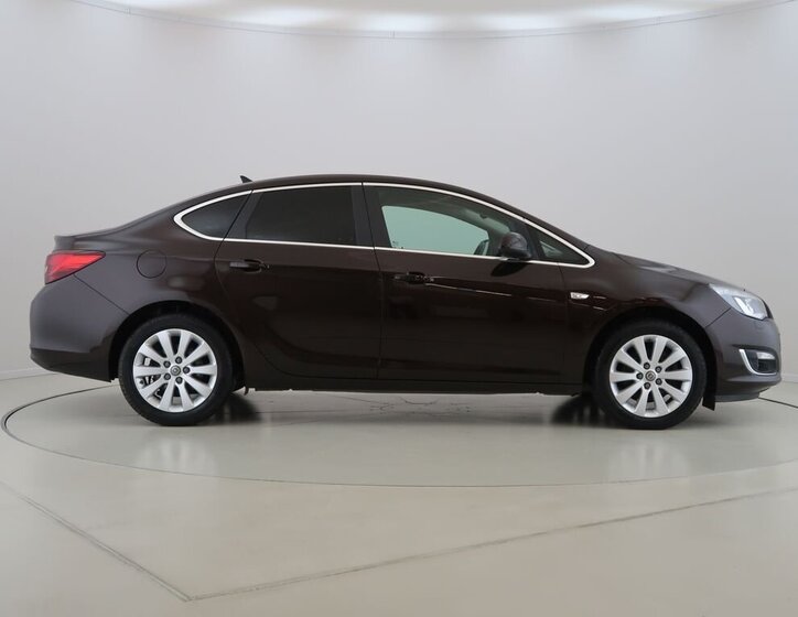 Opel Astra Sedan / Limuzína 1,6 l 100 kw