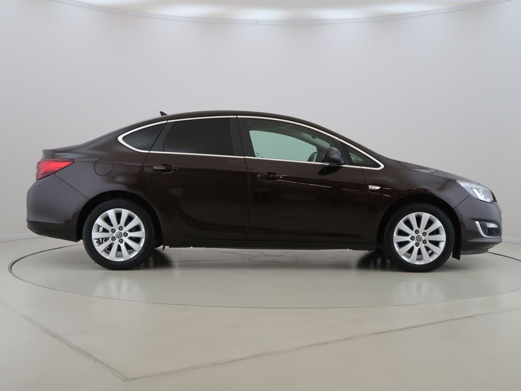Opel Astra Sedan / Limuzína 1,6 l 100 kw