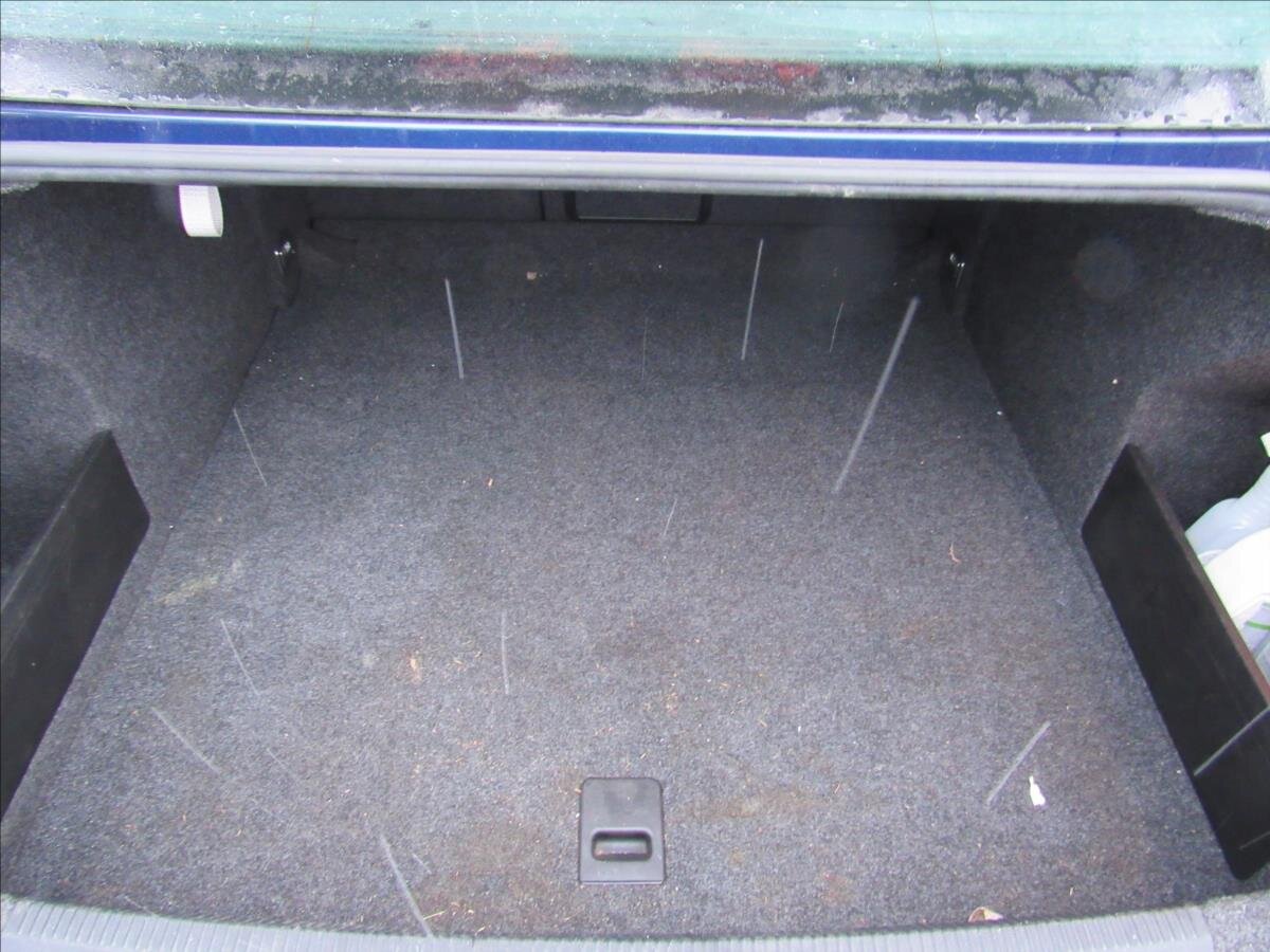 Volkswagen Passat Sedan 2,0 l 103 kw