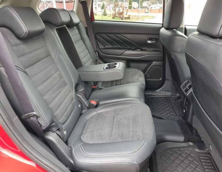 Mitsubishi Outlander SUV / Terénní 2,4 l 165 kw