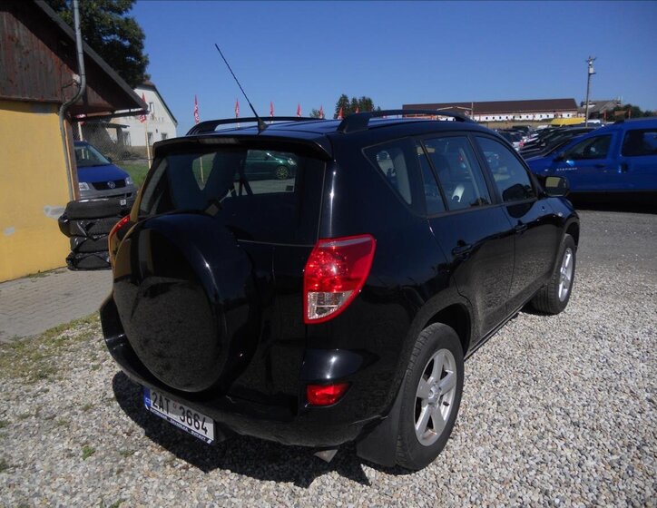 Toyota RAV4 Kombi 2,0 l 112 kw
