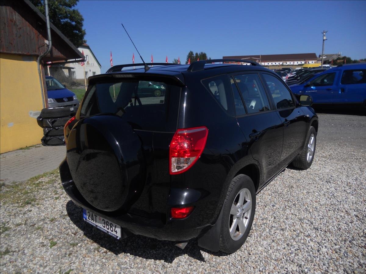 Toyota RAV4 Kombi 2,0 l 112 kw