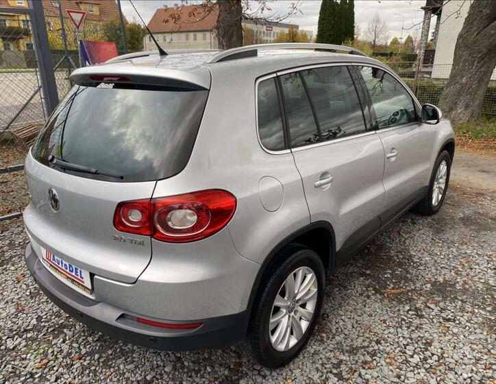 Volkswagen Tiguan 8