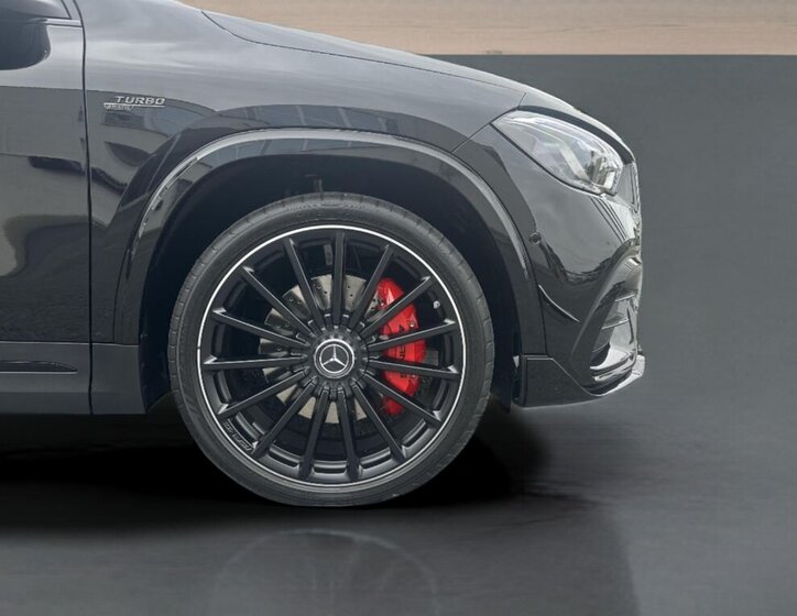 Mercedes-Benz GLA SUV / Terénní 2,0 l 235 kw