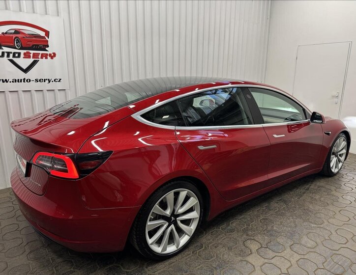 Tesla Model 3 Liftback 0,0 324 kw