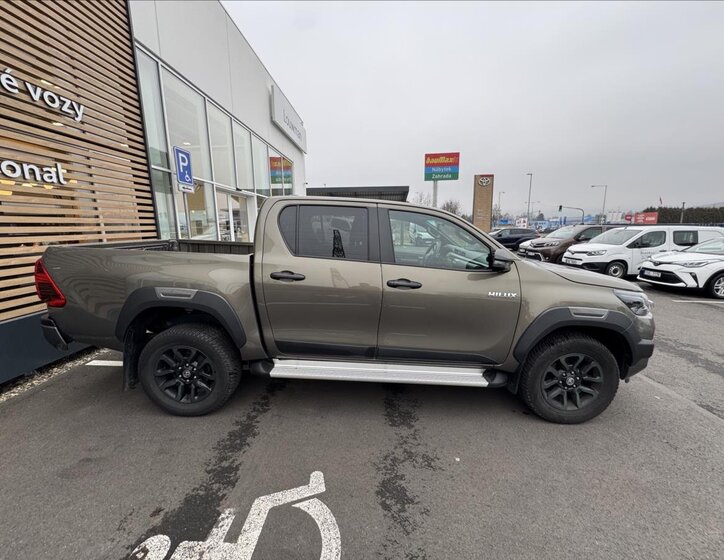 Toyota Hilux 18