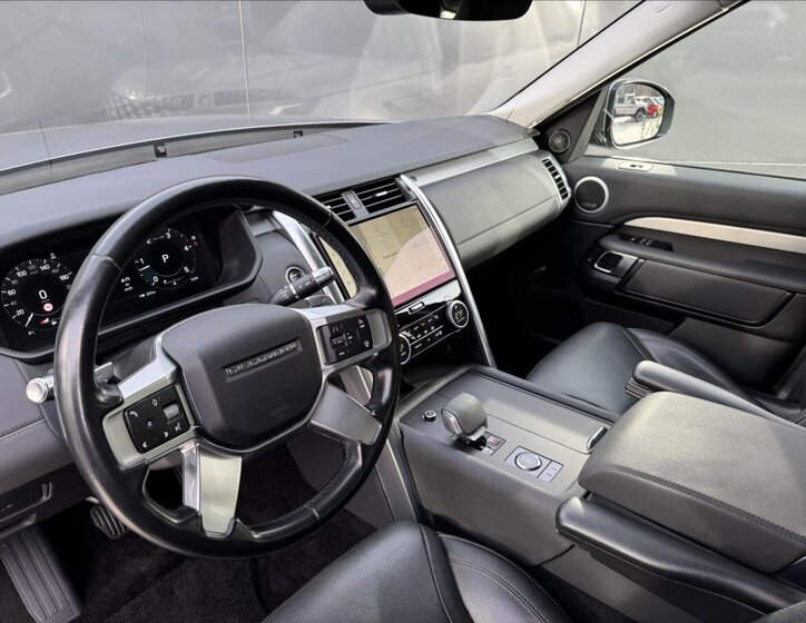 Land Rover Discovery 9