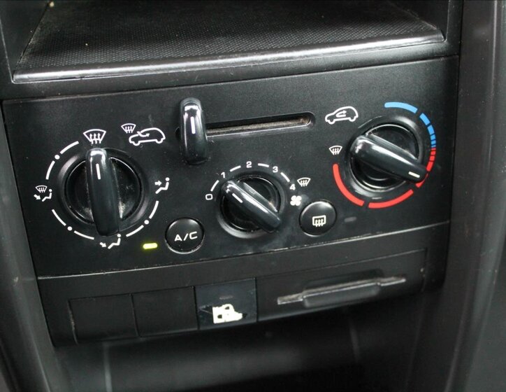 Peugeot 207 Kombi 1,4 l 54 kw