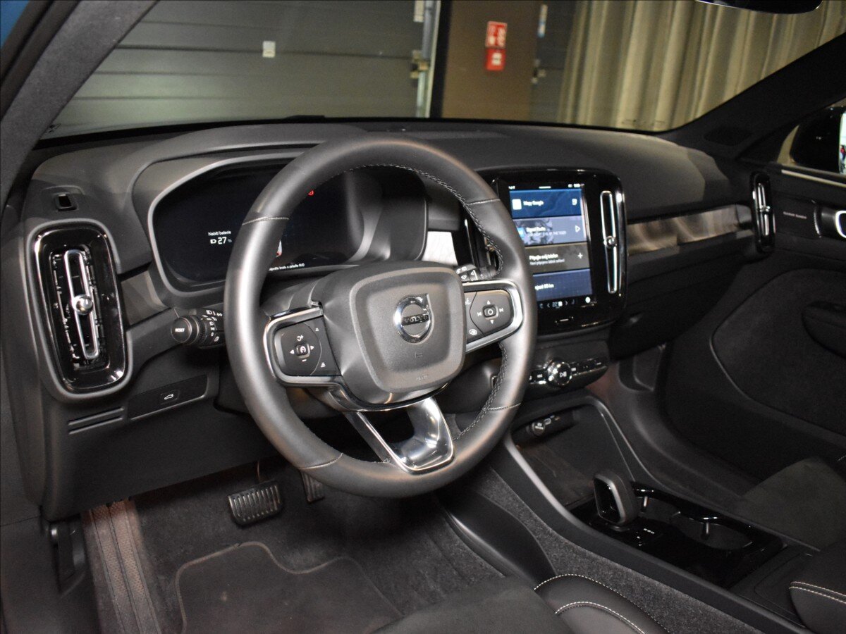 Volvo EX40 SUV / Terénní 0,0 325 kw