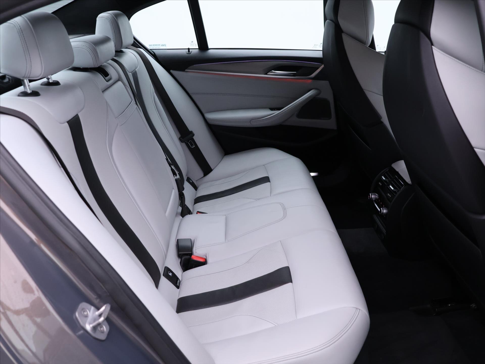 BMW M5 Sedan / Limuzína 4,4 l 441 kw