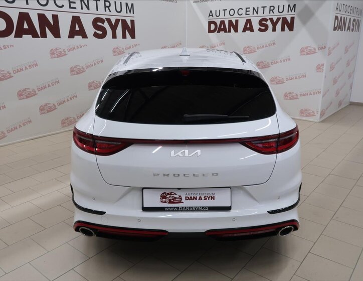KIA ProCeed Kombi 1,6 l 150 kw