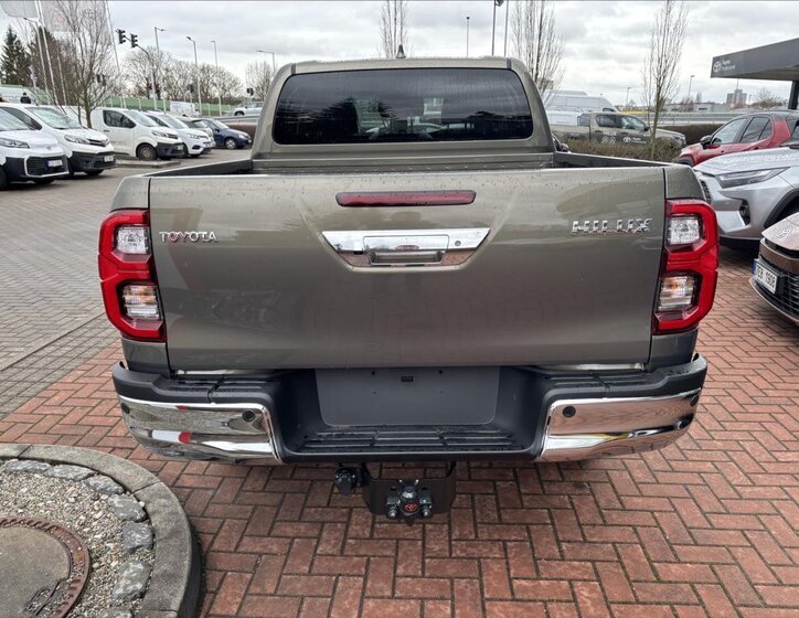 Toyota Hilux Pick-up 2,8 l 150 kw