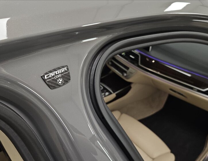 BMW Řada 7 Sedan 3,0 l 195 kw